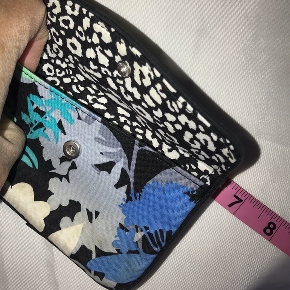 🌻Vera Bradley's Coin Clutch - Picture 3 of 5